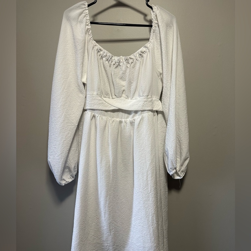Elegant White Long Sleeve Dress
